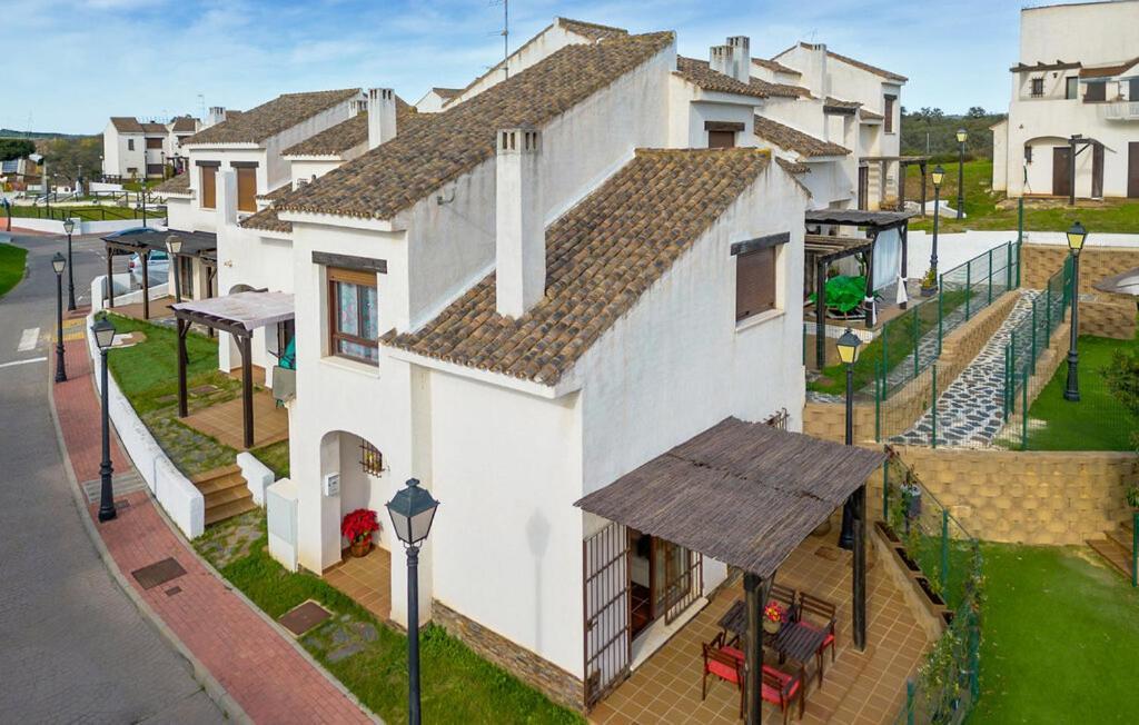 Suite En Sierramagna, Piscina Abierta El Ronquillo Exterior foto