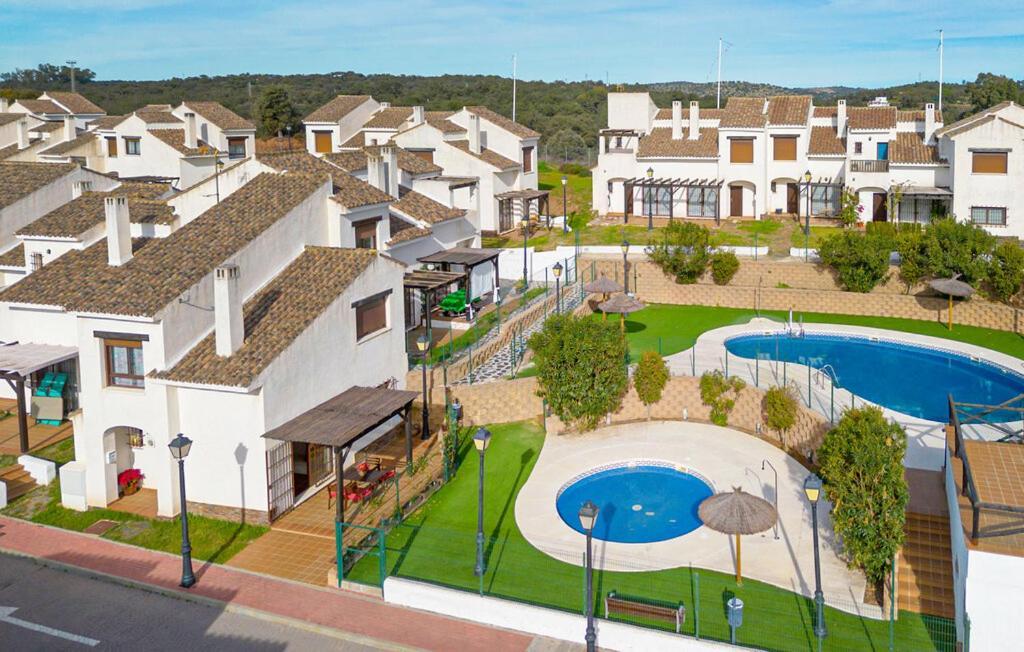 Suite En Sierramagna, Piscina Abierta El Ronquillo Exterior foto